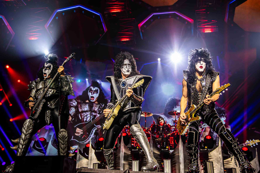 BLACKRAPID SPOTLIGHT: Raven Divito 1